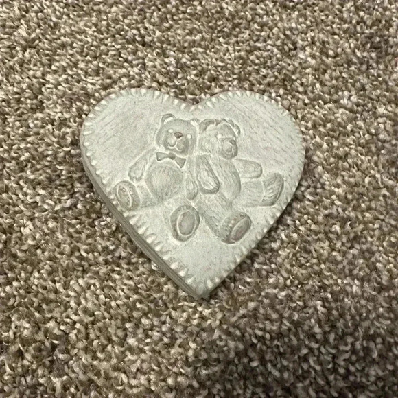 Retired Signed Isabel Bloom cement Teddy Bear heart statue 2001 - Picture 2 of 3